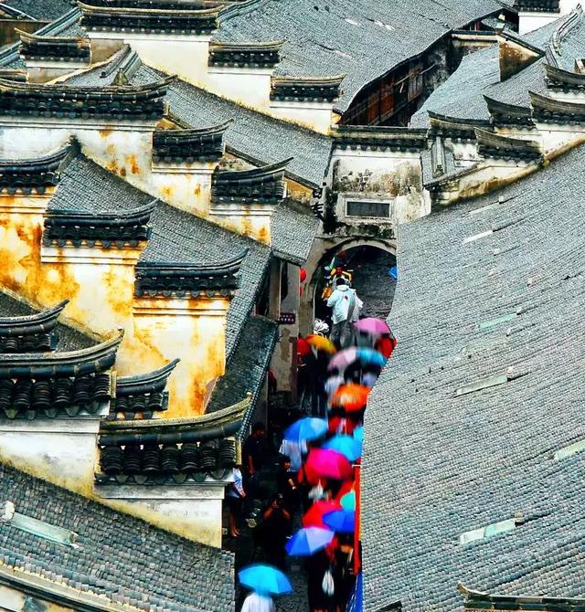 這座海邊小城，風光不輸三亞，明星最愛光顧，關鍵是美食連吃3天也不重樣！