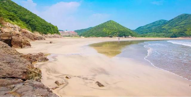 這座海邊小城，風光不輸三亞，明星最愛光顧，關鍵是美食連吃3天也不重樣！