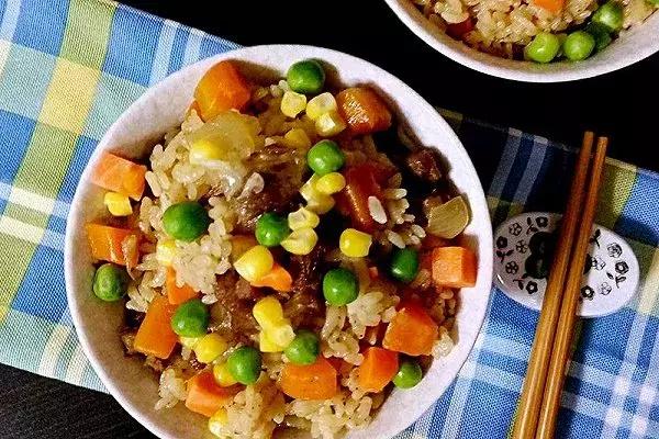 8種不同口味燜飯做法，美味營養，很合適老人孩子吃，懶人必學！