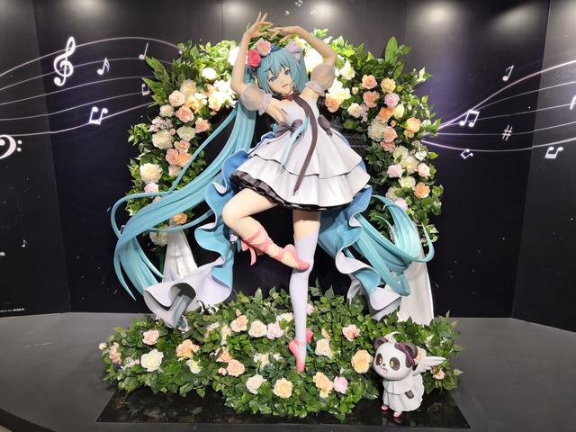 超美的初音未來手辦開售，售價3萬日元，演唱會現場有等身大的