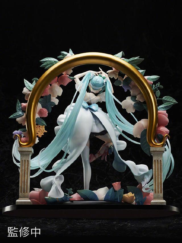 超美的初音未來手辦開售，售價3萬日元，演唱會現場有等身大的