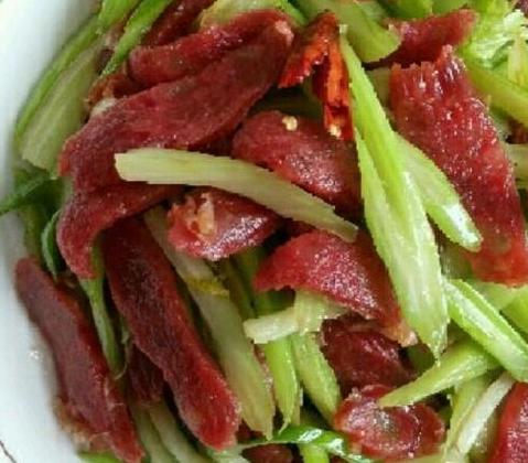 芹菜怎麼炒好吃？15種芹菜吃法，好吃到舔盤