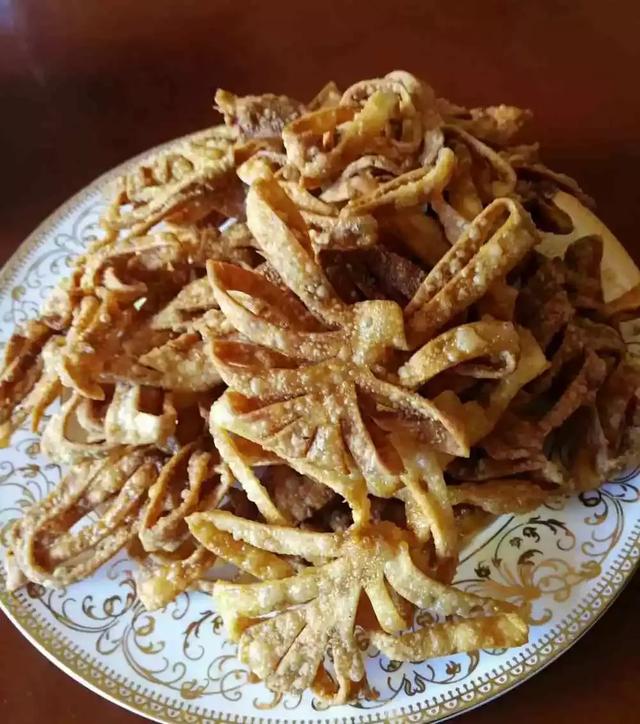 萬能餃子皮，動動手，變成4種小零食，好吃得不得了