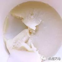終於拔草啦~抹茶軟歐-香芋麻薯餡