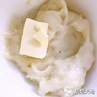 終於拔草啦~抹茶軟歐-香芋麻薯餡