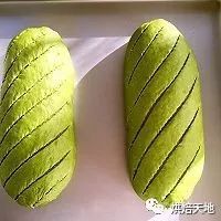 終於拔草啦~抹茶軟歐-香芋麻薯餡