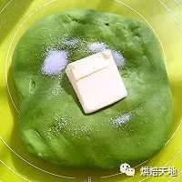 終於拔草啦~抹茶軟歐-香芋麻薯餡