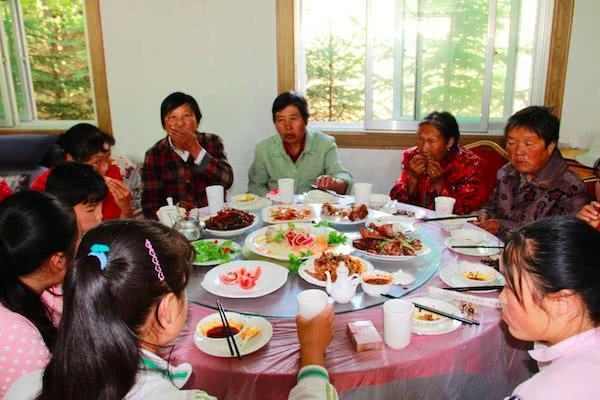 婆婆70壽誕後，禮金全占為己有，兒媳怒吼：以後別想再過生日