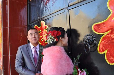 討了個城裡老婆，岳母沒要一分彩禮，回門那天我成為全村人的笑柄