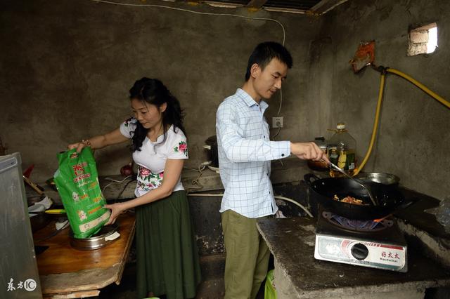 媳婦當初堅持和公婆分開住，現在卻又哭著要回來，知道的人都樂了