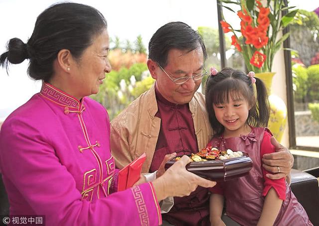 「第一次來你家，就給這麼點紅包」，「別得寸進尺，嫌少就分手」