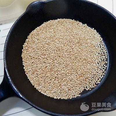 芝麻豆沙小餐包的做法~ 