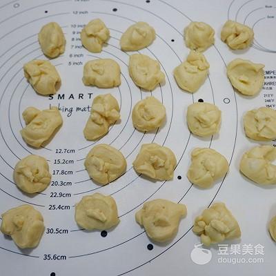 芝麻豆沙小餐包的做法~ 