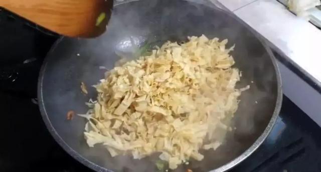 豆腐皮怎樣做才好吃？教你一個最簡單的家常做法，越吃越上癮！ 