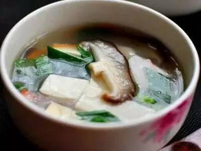30個湯每個都煲一次就過年啦！愛喝湯收好！台灣冬天多是濕寒天氣，喝湯補身驅寒，特別是身體不好的朋友！！ 