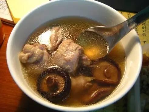 30個湯每個都煲一次就過年啦！愛喝湯收好！台灣冬天多是濕寒天氣，喝湯補身驅寒，特別是身體不好的朋友！！ 