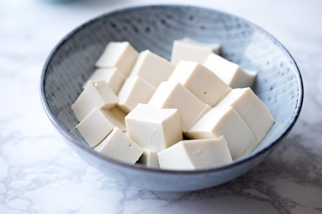 夏季開胃冷盤 涼拌豆腐 好吃的秘訣在調料里 