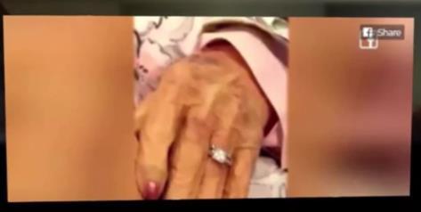 陌生女子走進靈堂對遺體做了「噁心事情」，原以為神不知鬼不覺，卻被攝像機錄下，讓大家看見了人性的黑暗面！