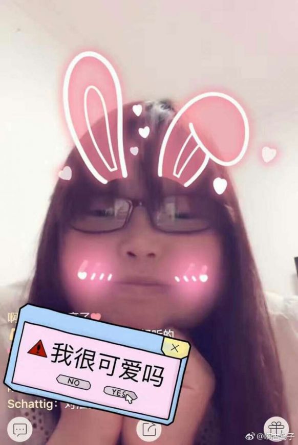 胖妹參加校花比賽以「4字超狂自介」擊敗露奶妹，一天狂吸30萬票「逆襲得冠軍」讓其他正妹都傻眼！